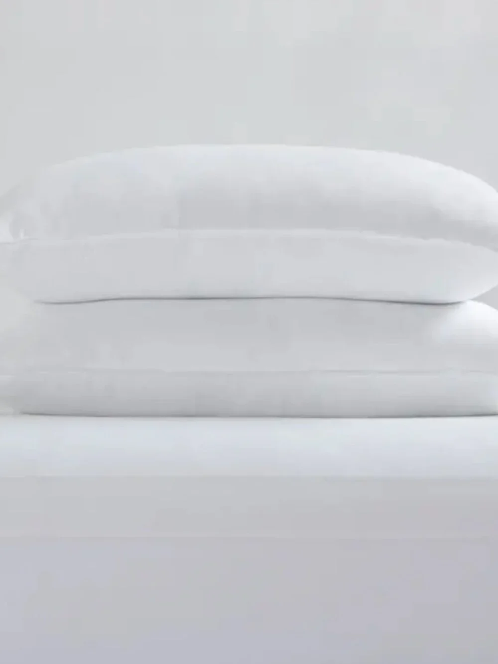 NWT Serta Classic Bedding Bundle: Sheets, Pillows, Mattress Protector (Full)